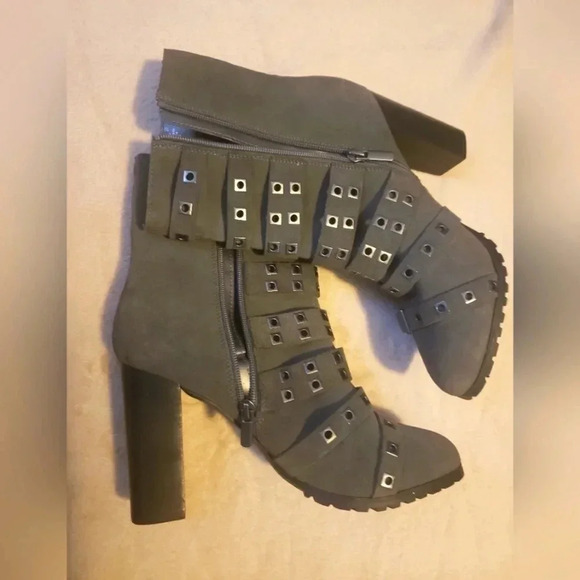 Women's Fergie Boots - Picture 1 of 8